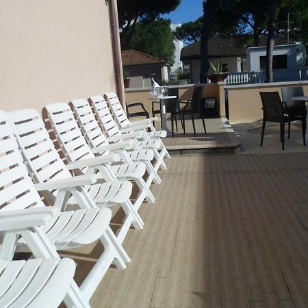 Hotel Clara Riccione Exterior foto
