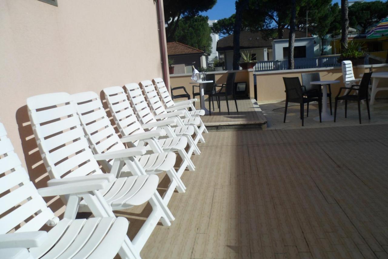 Hotel Clara Riccione Exterior foto